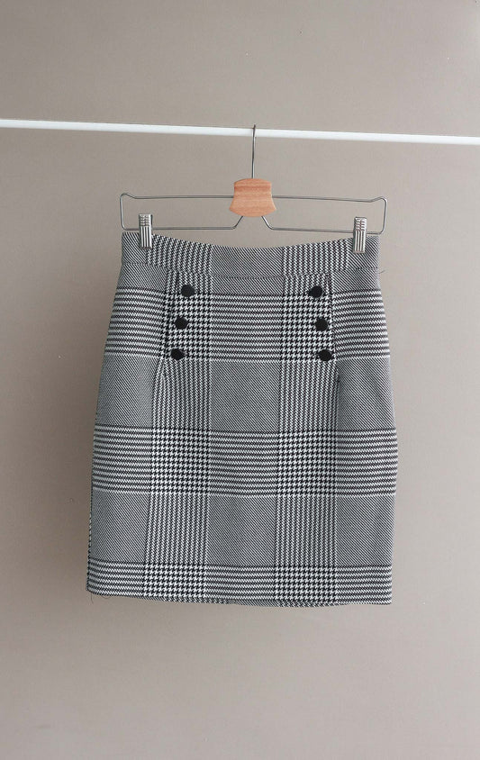 H&M Houndstooth Plaid Skirt with Front Buttons